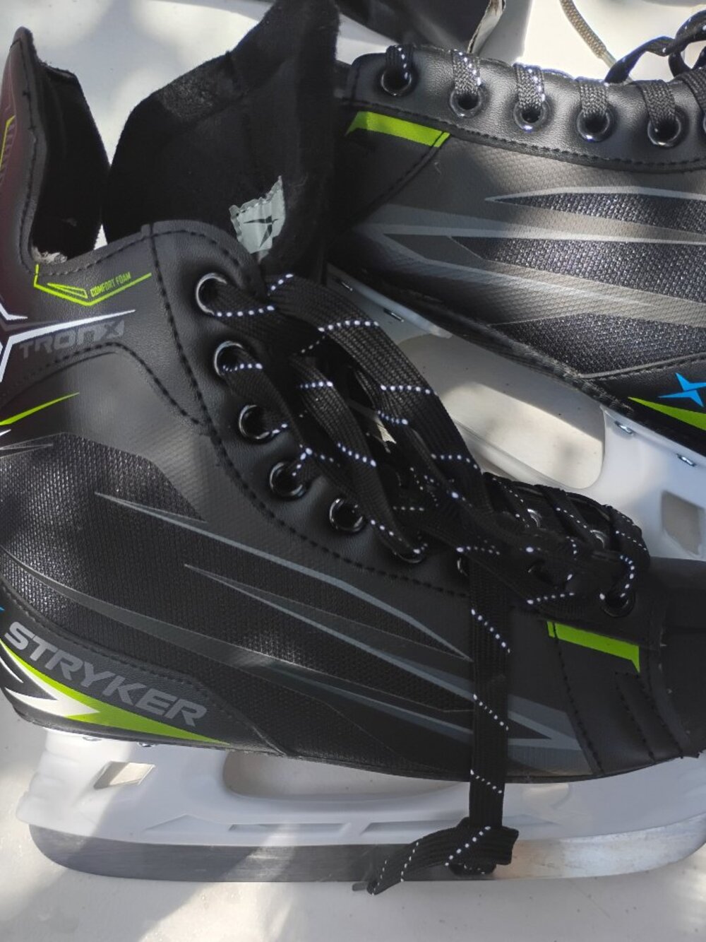 Stryker Ice Hockey Skates – Size 4D  (Youth/Adult Small)